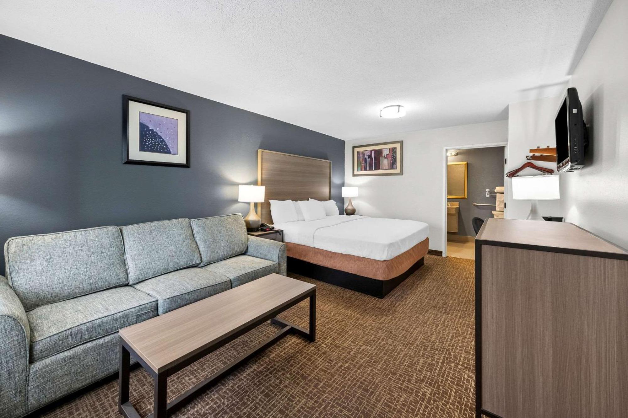 Quality & I-95 Hotel 3*